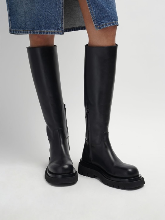 Bottega Veneta: 40mm Lug leather tall boots - Siyah - women_1 | Luisa Via Roma