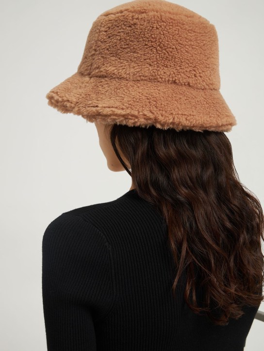 Stand Studio: Wera faux fur bucket hat - women_1 | Luisa Via Roma
