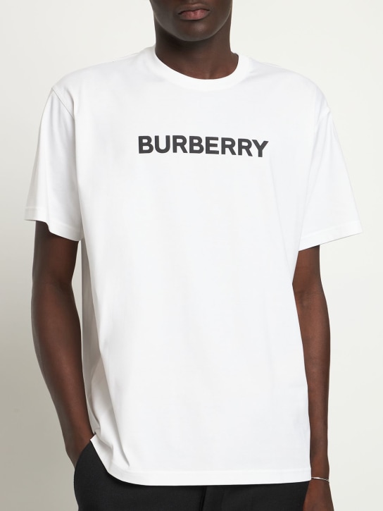 Burberry: T-shirt Harriston in jersey di cotone con logo - Bianco - men_1 | Luisa Via Roma
