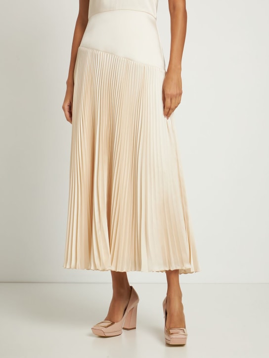 Roger Vivier: 100mm Squared patent leather pumps - Nude - women_1 | Luisa Via Roma