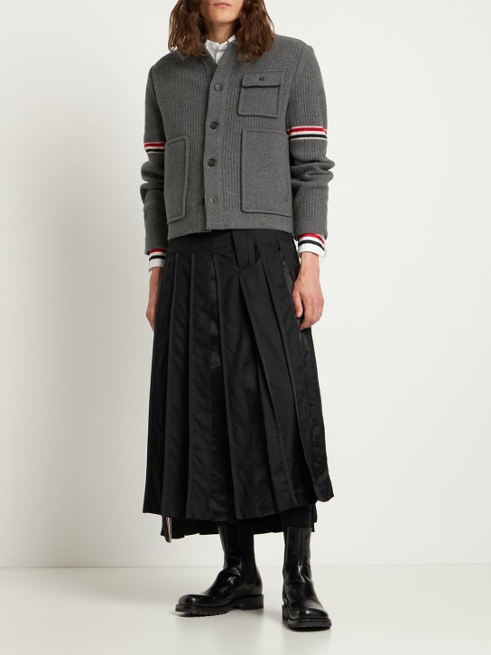Thom Browne: Low rise wool & silk pleated skirt - men_1 | Luisa Via Roma