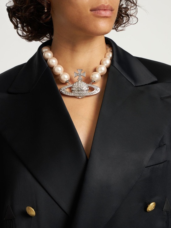 Vivienne Westwood: Neysa人造珍珠项链 - 奶油色/银色 - women_1 | Luisa Via Roma