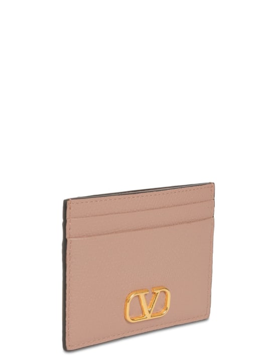 Valentino Garavani: Porte-cartes en cuir grainé V Logo - Rose Cannelle - women_1 | Luisa Via Roma