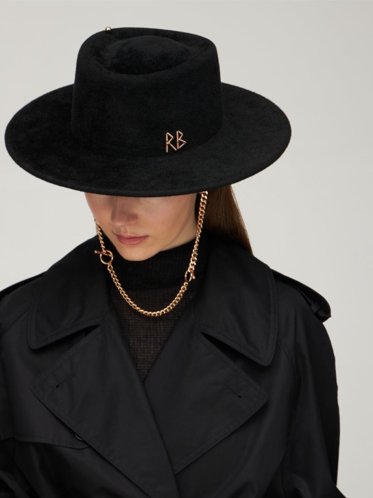 Ruslan Baginskiy: Gambler chain strap fur felt hat - Black - women_1 | Luisa Via Roma