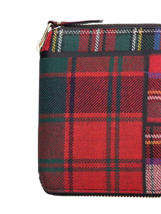 Comme des Garçons Wallet: Portefeuille zippé en patchwork de laine tartan - Rouge - women_1 | Luisa Via Roma