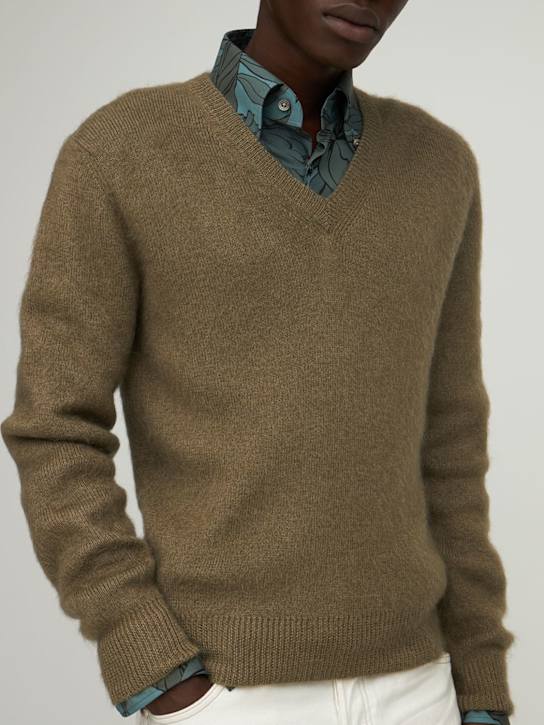 Tom Ford: V领羊毛混纺毛衣 - 棕色 - men_1 | Luisa Via Roma