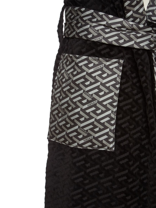 Versace: Greca Signature bathrobe - Black - ecraft_1 | Luisa Via Roma