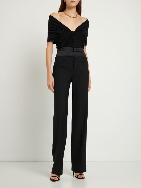 Brandon Maxwell: BODY AUS BAUMWOLLJERSEY MIT CARMENAUSSCHNITT - Schwarz - women_1 | Luisa Via Roma