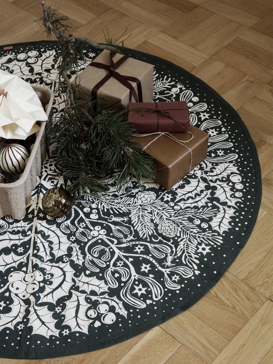 Ferm Living: Winter Forest Tree blanket - ecraft_1 | Luisa Via Roma