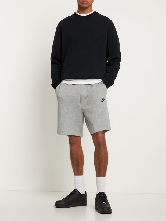 Nike: Tech Fleece shorts - Graumeliert - men_1 | Luisa Via Roma