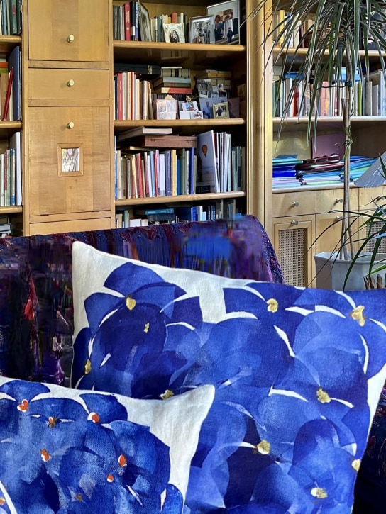 Chiara Grifantini: Hydrangea blu cushion - Mavi - ecraft_1 | Luisa Via Roma