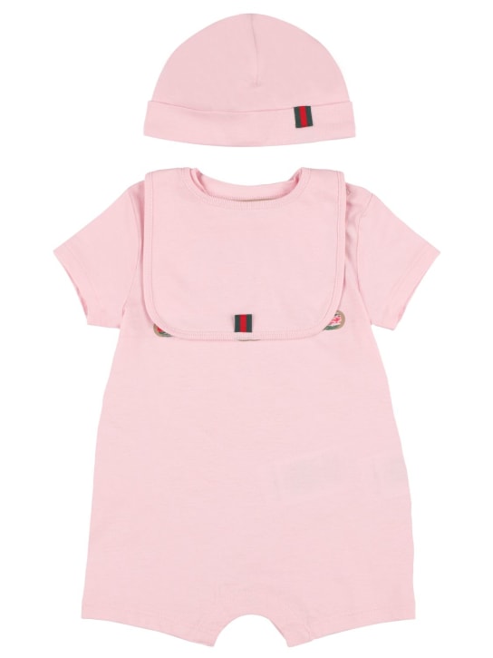 Gucci: Barboteuse, bonnet & bavoir en coton imprimé logo - Rose - kids-girls_0 | Luisa Via Roma