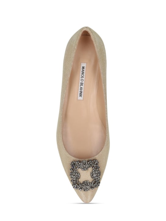 Manolo Blahnik: 10毫米Hangisi金银丝平底鞋 - 金色 - women_4 | Luisa Via Roma