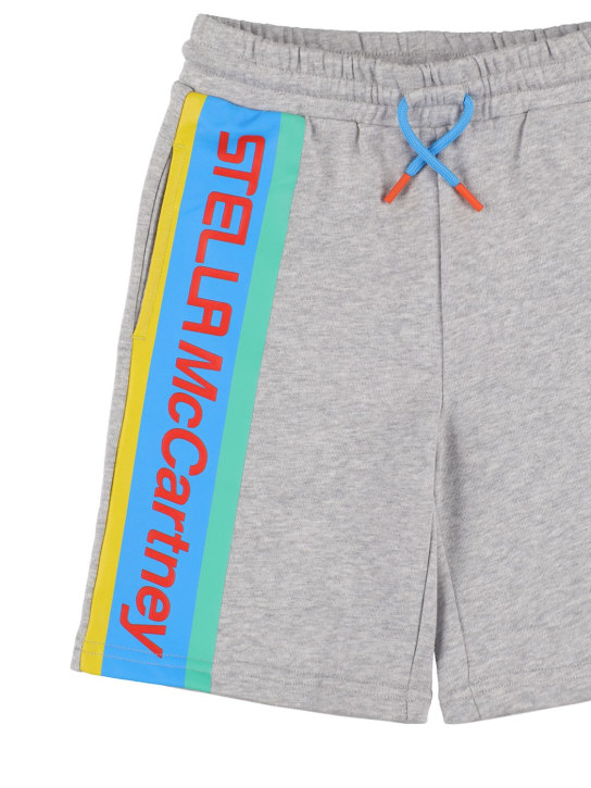 Stella McCartney Kids: 러버 로고 오가닉 코튼 스웻쇼츠 - 그레이 - kids-boys_1 | Luisa Via Roma