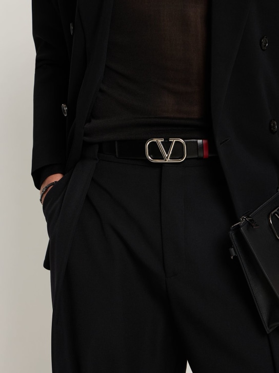Valentino Garavani: 30mm Vlogo reversible leather belt - men_1 | Luisa Via Roma
