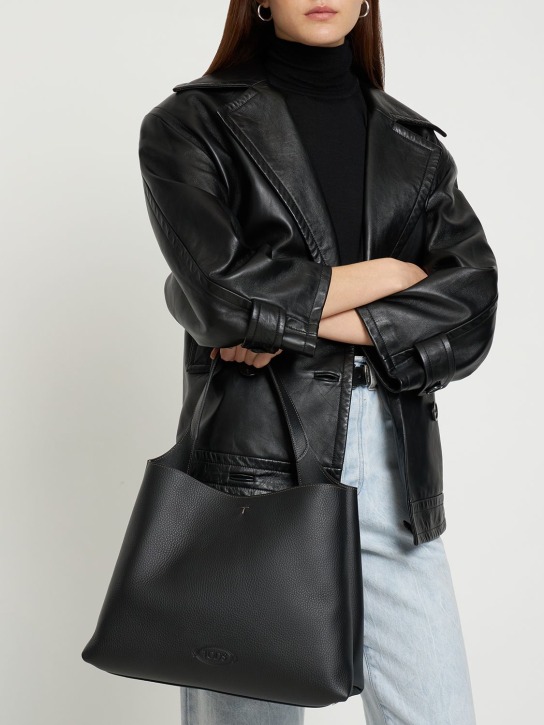 Tod's: Shopping leather shoulder bag - Siyah - women_1 | Luisa Via Roma