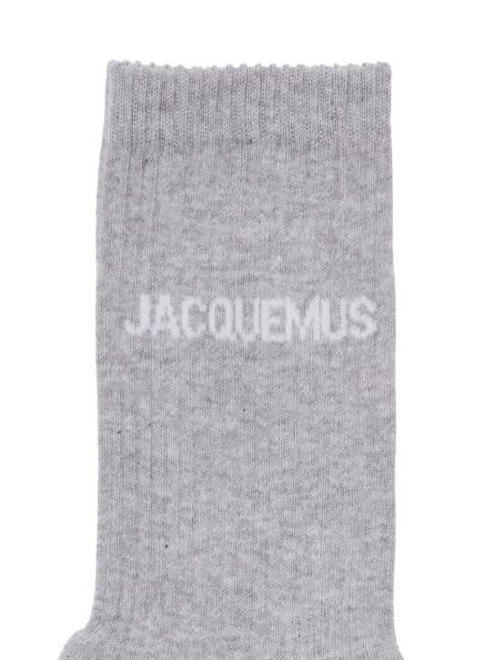 Jacquemus: Les Chaussettes 프린트 코튼 양말 - 미듐 그레이 - women_1 | Luisa Via Roma