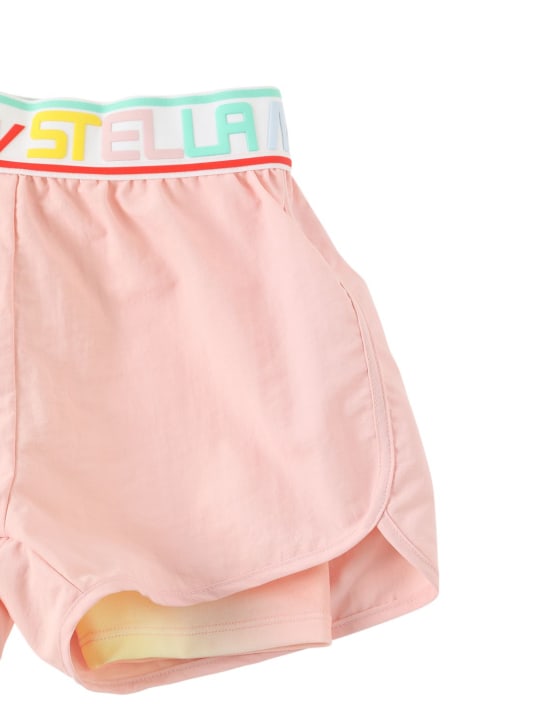 Stella McCartney Kids: TRAININGSSHORTS AUS NYLON MIT LOGO - Rosa - kids-girls_1 | Luisa Via Roma