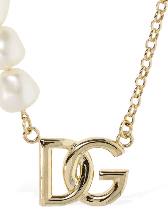 Dolce&Gabbana: Collana DG con perle d’imitazione - Oro/Bianco - women_0 | Luisa Via Roma