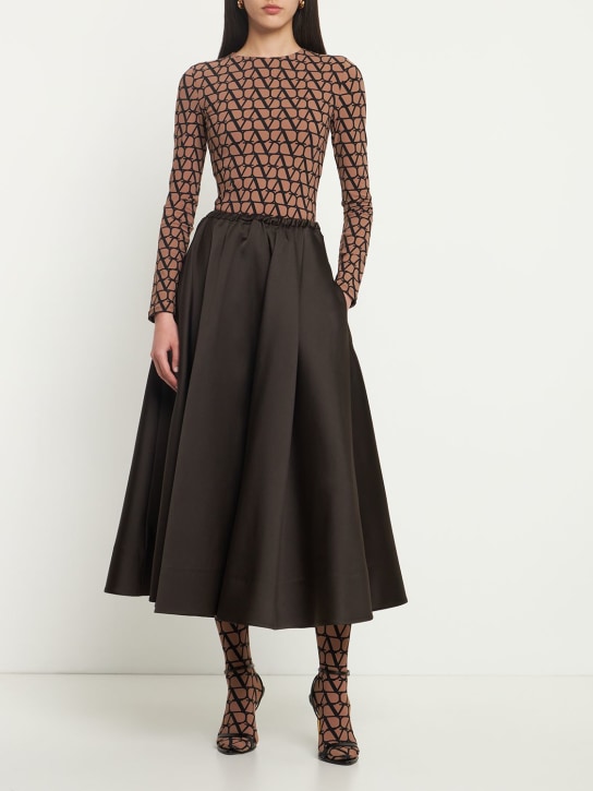 Valentino: Midirock aus Technostoff mit Druck - Dunkelbraun - women_1 | Luisa Via Roma