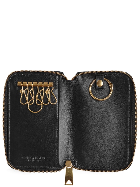 Bottega Veneta: Leather key pouch - Siyah - women_1 | Luisa Via Roma