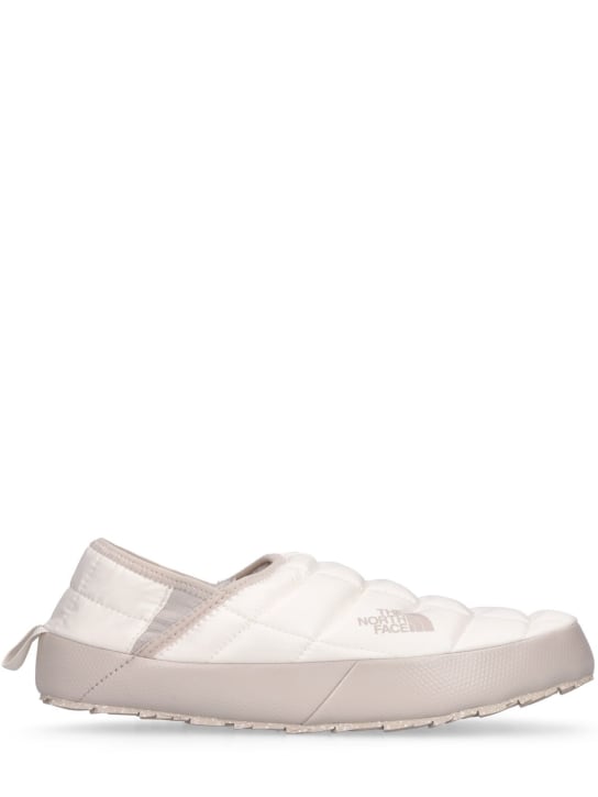 The North Face: Mules Thermoball Traction V - Blanc - women_0 | Luisa Via Roma