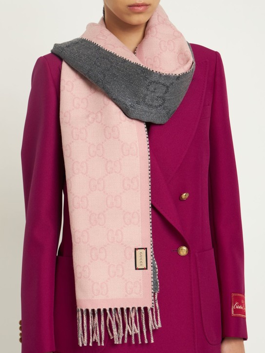 Gucci: Écharpe en jacquard de laine mélangée GG - Graphite - women_1 | Luisa Via Roma