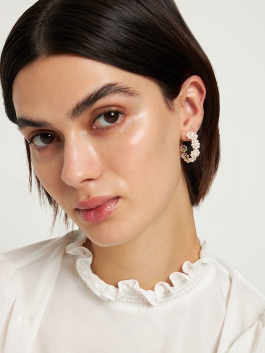 Sophie Bille Brahe: 14kt Jardin Boucle pearl hoop earrings - Perle - women_1 | Luisa Via Roma