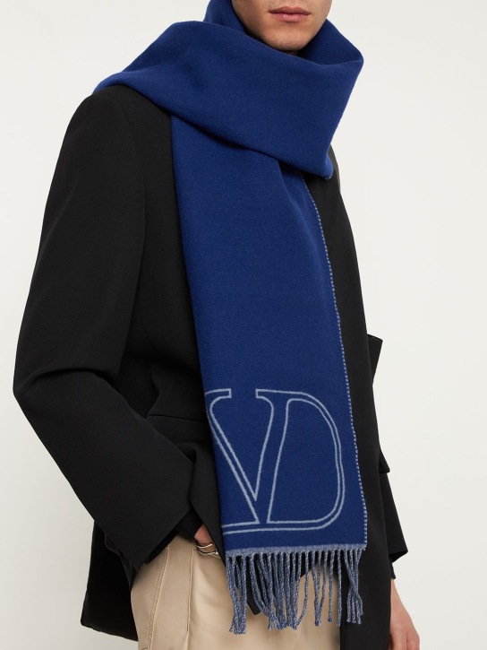 Valentino Garavani: VLogo signature wool scarf - Grey/Navy - men_1 | Luisa Via Roma