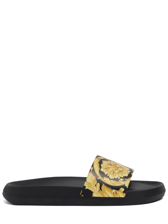 Versace: Sandalias planas de goma con estampado barroco - Negro/Dorado - men_0 | Luisa Via Roma