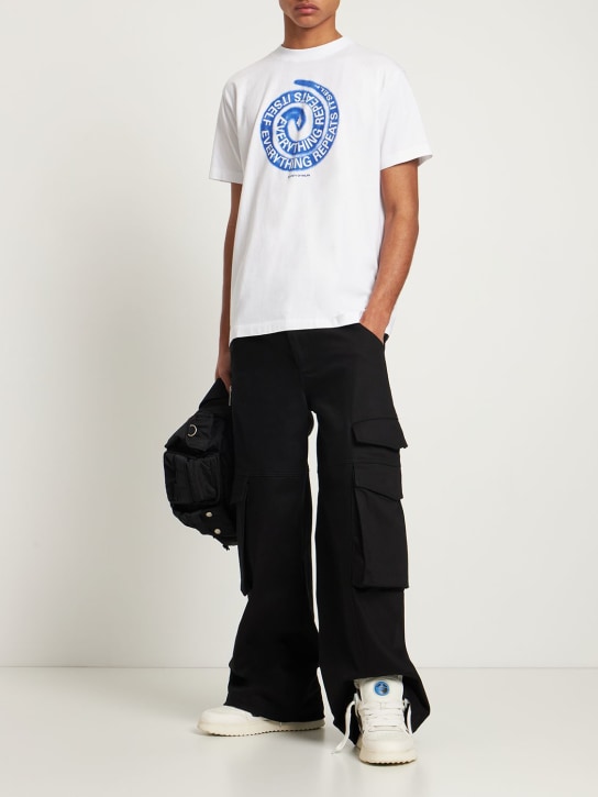 Marcelo Burlon County Of Milan: BEDRUCKTES T-SHIRT AUS BAUMWOLLJERSEY - Weiß/Blau - men_1 | Luisa Via Roma