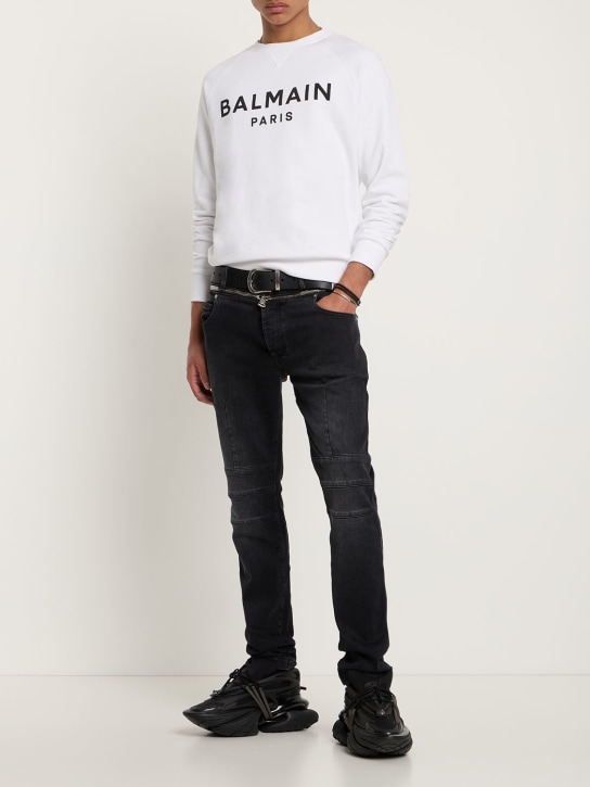 Balmain: Sweatshirt mit Logodruck - Weiß/Schwarz - men_1 | Luisa Via Roma