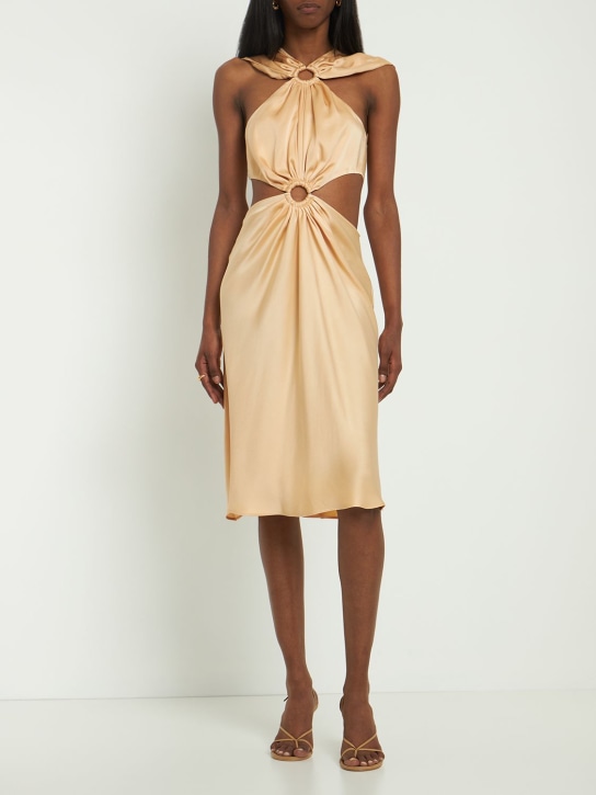 Stella McCartney: Vestito midi in raso con cutout - Nude - women_1 | Luisa Via Roma