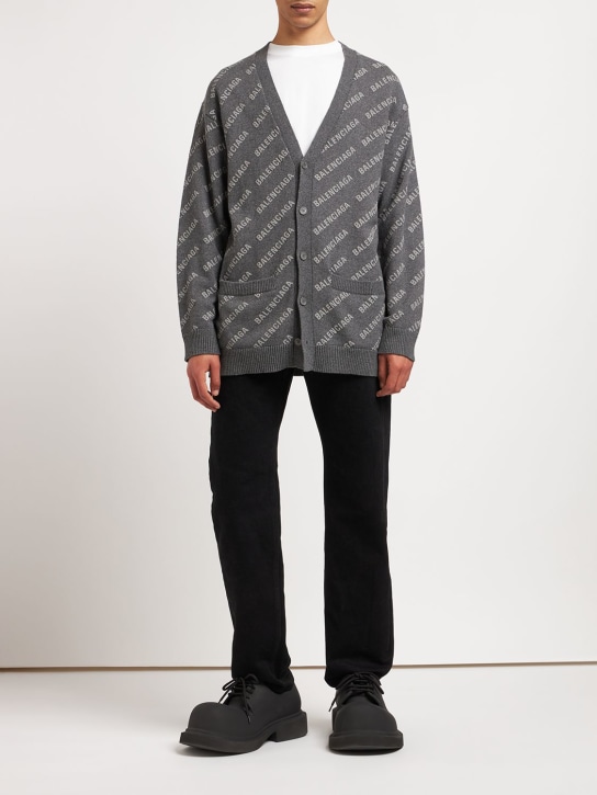 Balenciaga: Cardigan in maglia di cashmere con logo - Grigio Melange - men_1 | Luisa Via Roma