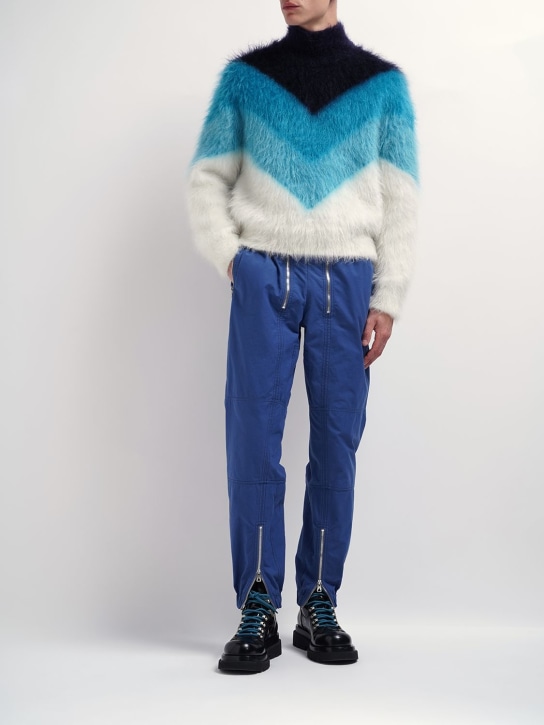 Bottega Veneta: Suéter de lana - Azul/Blanco - men_1 | Luisa Via Roma