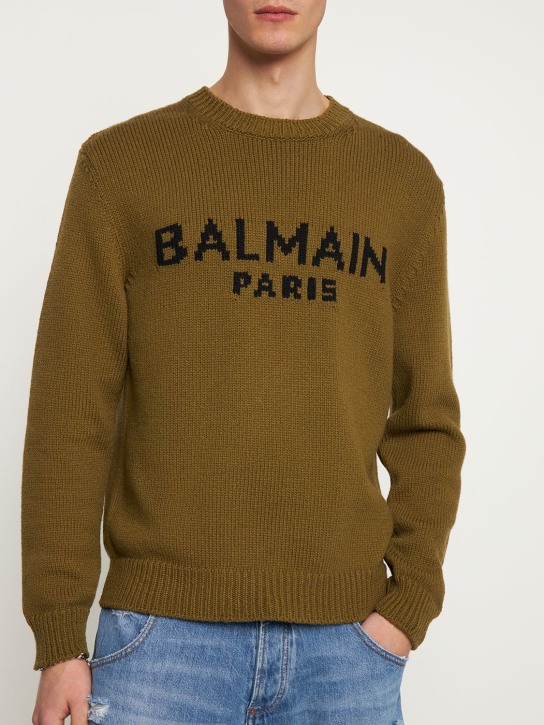 Balmain: Logo羊毛针织毛衣 - 卡其色/黑色 - men_1 | Luisa Via Roma
