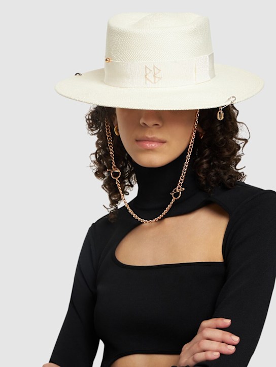 Ruslan Baginskiy: STROHHUT MIT KETTENRIEMEN - women_1 | Luisa Via Roma