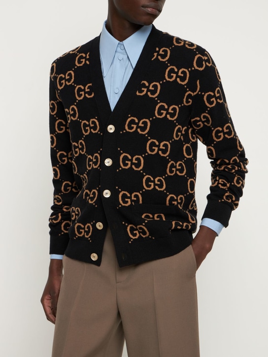 Gucci: Cardigan en maille de laine GG - Noir/Camel - men_1 | Luisa Via Roma