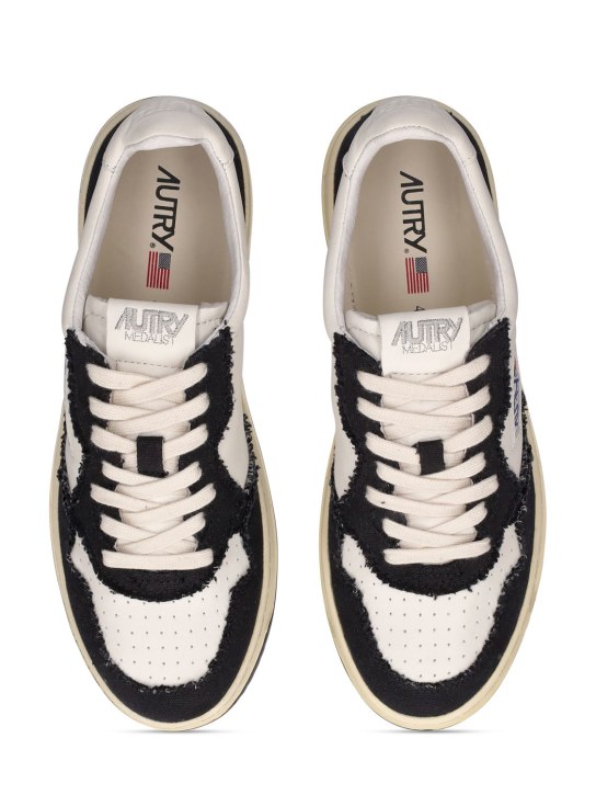 Autry: Sneakers Medalist Low - Bianco/Nero - men_4 | Luisa Via Roma