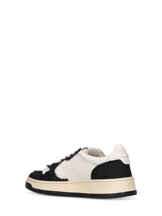 Autry: Sneakers Medalist Low - Bianco/Nero - men_3 | Luisa Via Roma
