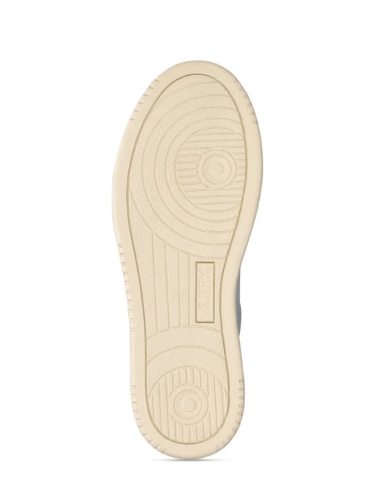 Autry: Sneakers Medalist We Are Action People - women_4 | Luisa Via Roma