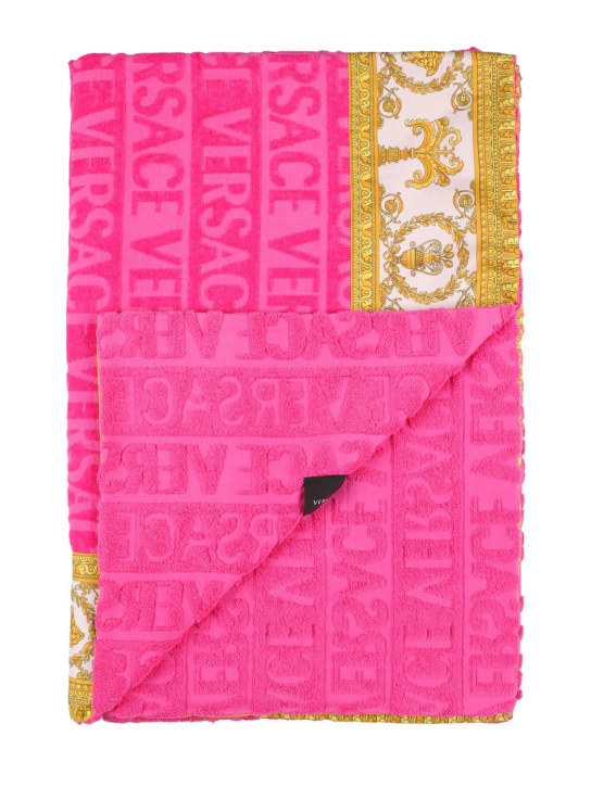 Versace: Barocco & Robe printed beach towel - Fuchsia - ecraft_1 | Luisa Via Roma