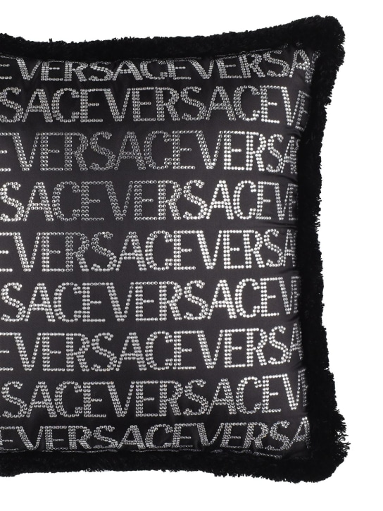 Versace: Cuscino Versace on Repeat - Nero - ecraft_1 | Luisa Via Roma