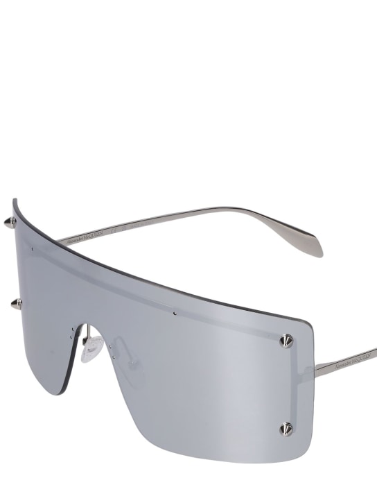 Alexander McQueen: AM0412S metal sunglasses - Silver - men_1 | Luisa Via Roma