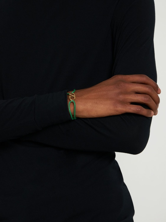 Valentino Garavani: Bracelet à coulisse en cuir V logo - Gea Green - men_1 | Luisa Via Roma