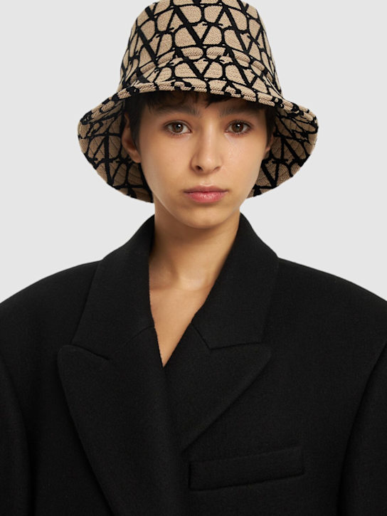 Valentino Garavani: Vlogo monogram bucket hat - Beige/Black - women_1 | Luisa Via Roma