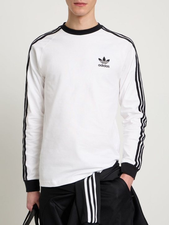 adidas Originals: Langes T-Shirt aus Baumwolle mit 3 Streifen - Weiß - men_1 | Luisa Via Roma