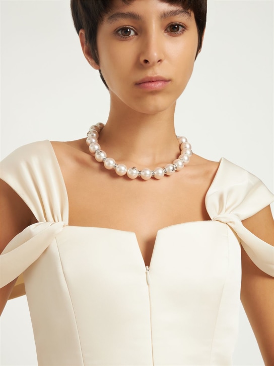 Jimmy Choo: Halsband mit Perlenimitat und Kristallen - Weiß/Silber - women_1 | Luisa Via Roma