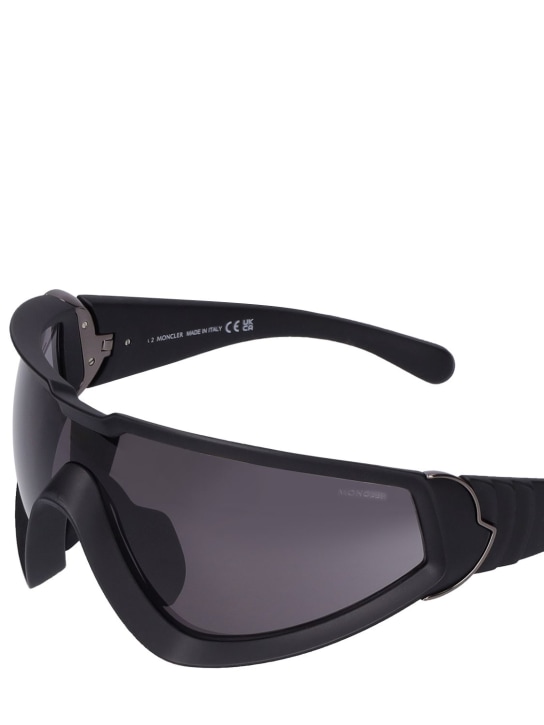 Moncler: Wrapid futuristic shape sunglasses - Black/Smoke - women_1 | Luisa Via Roma