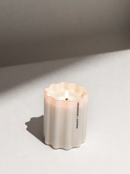 FAZEEK: Cedarwood & saffron Wave candle - White - ecraft_1 | Luisa Via Roma